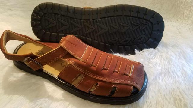 Zapatos tipicos mexicanos. Handmade Leather Mexican sandals.